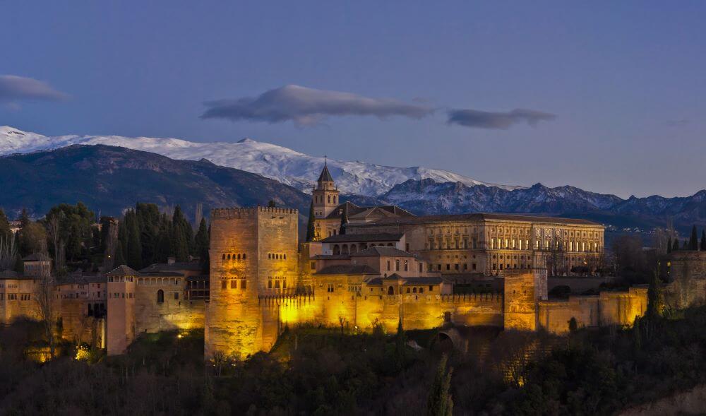 alhambra de noche